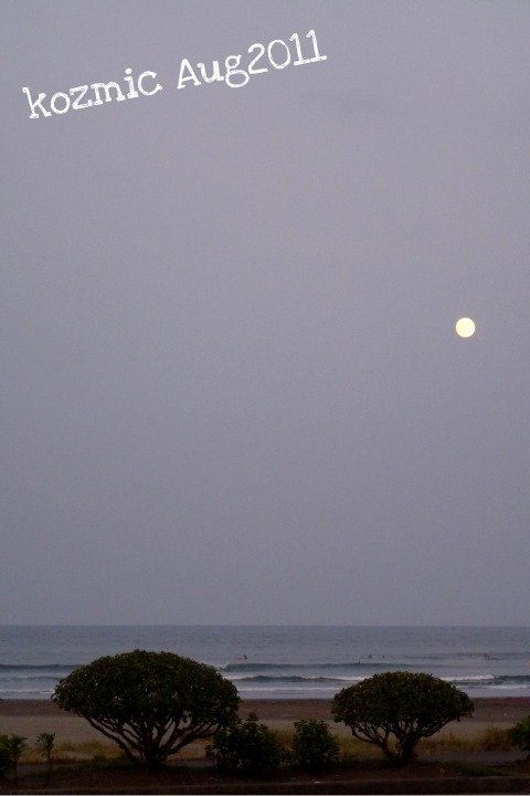 満月と海.JPG